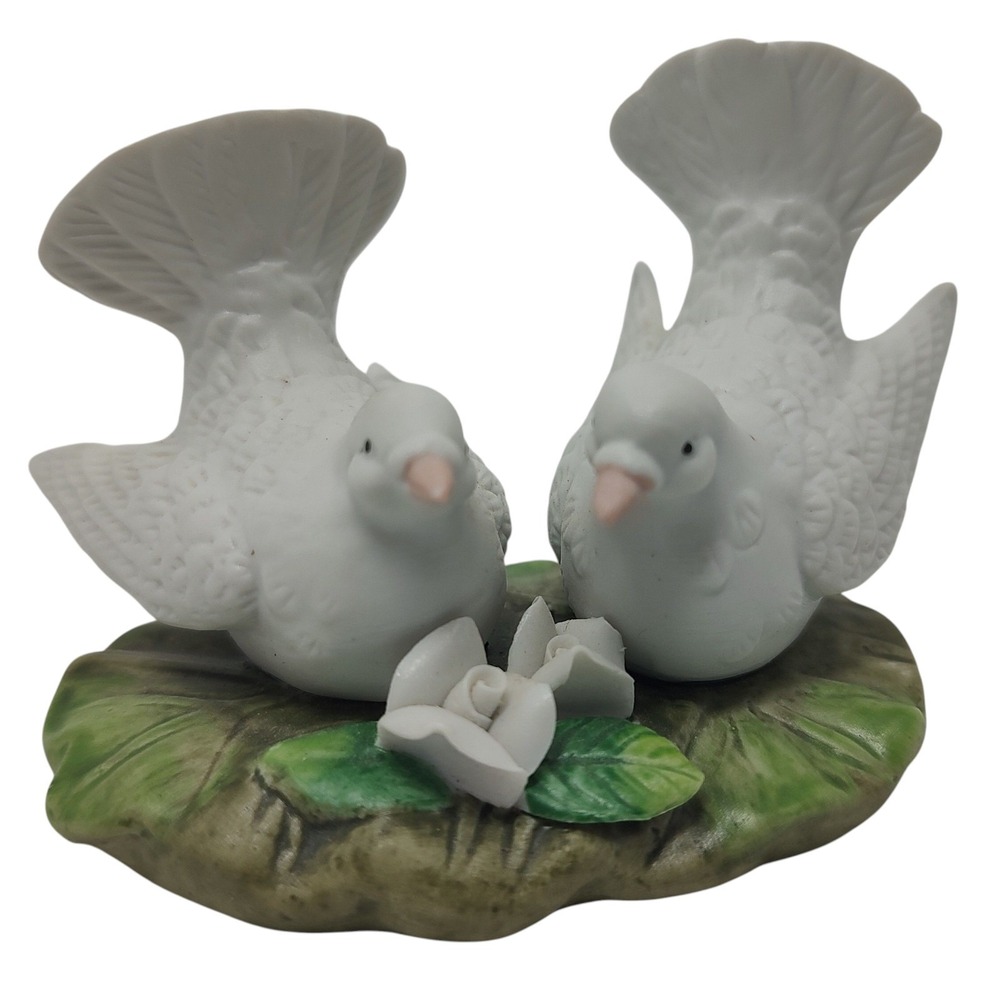 Vintage Lefton Figurine Doves in Nest Egg 1985 Collection‎ Hand Painted 05134